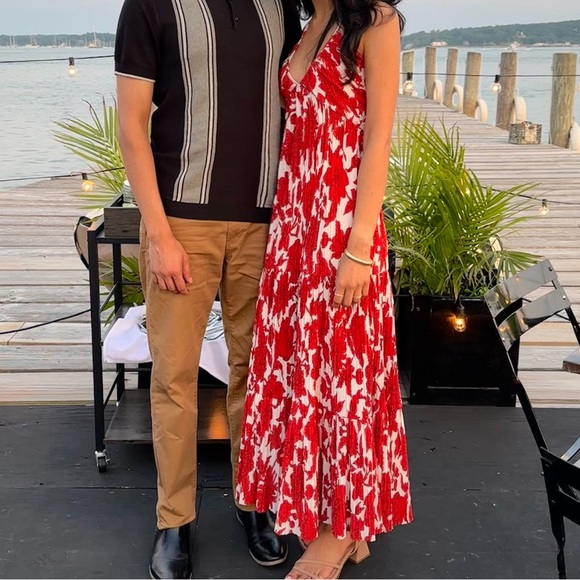 Dresses & Skirts - Red and white dress maxi XS